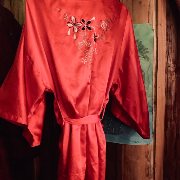 Satin Red Robe - Picture 4 of 4